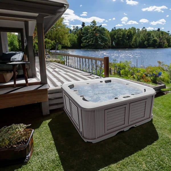 Salt Water vs Chlorine Hot Tubs: Full Comparison for Canadian Buyers