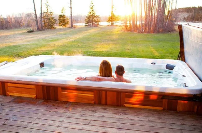 Do Salt Water Hot Tubs Smell Like the Ocean? What to Expect